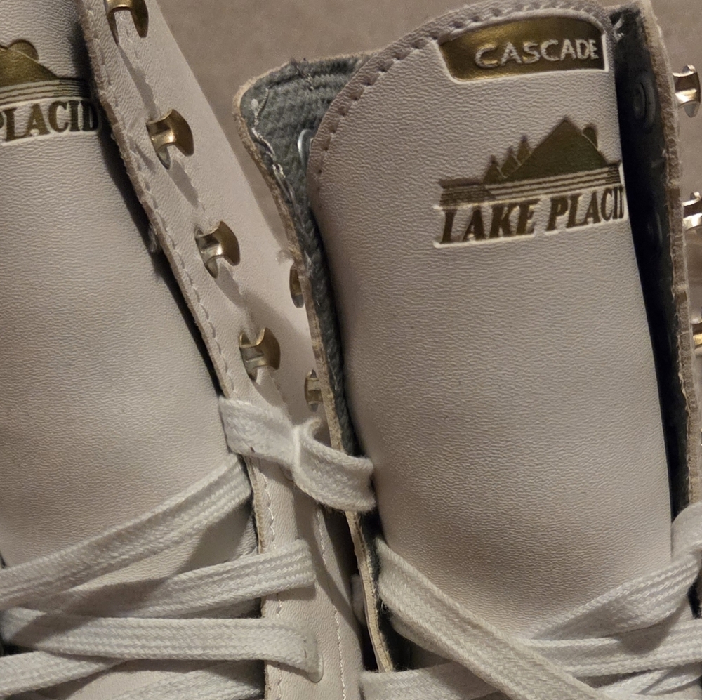 White and Gold Women's Skates - Picture 4 of 6